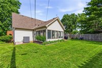 5233 NW Old Pike Road, Gladstone, MO 64118