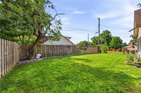5233 NW Old Pike Road, Gladstone, MO 64118