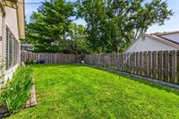 5233 NW Old Pike Road, Gladstone, MO 64118