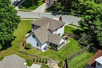 5233 NW Old Pike Road, Gladstone, MO 64118