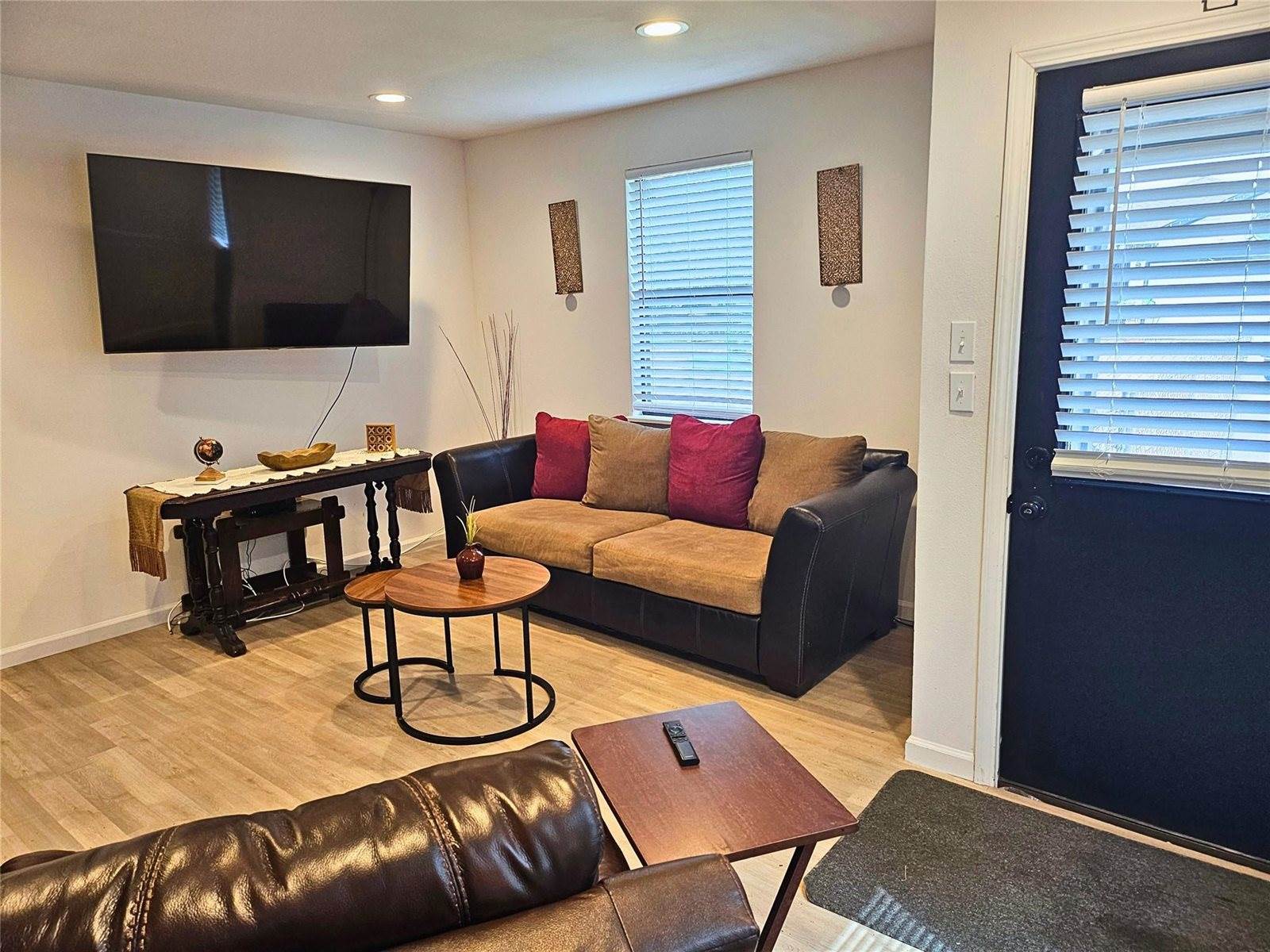 906 East Live Oak St, Lockhart, TX 78644