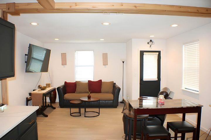 906 East Live Oak St, Lockhart, TX 78644