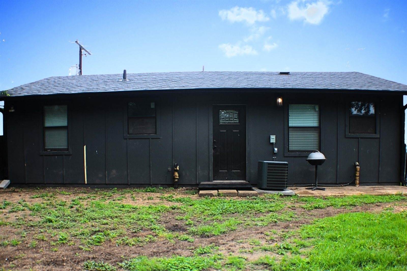 906 East Live Oak St, Lockhart, TX 78644