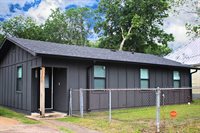 906 East Live Oak St, Lockhart, TX 78644
