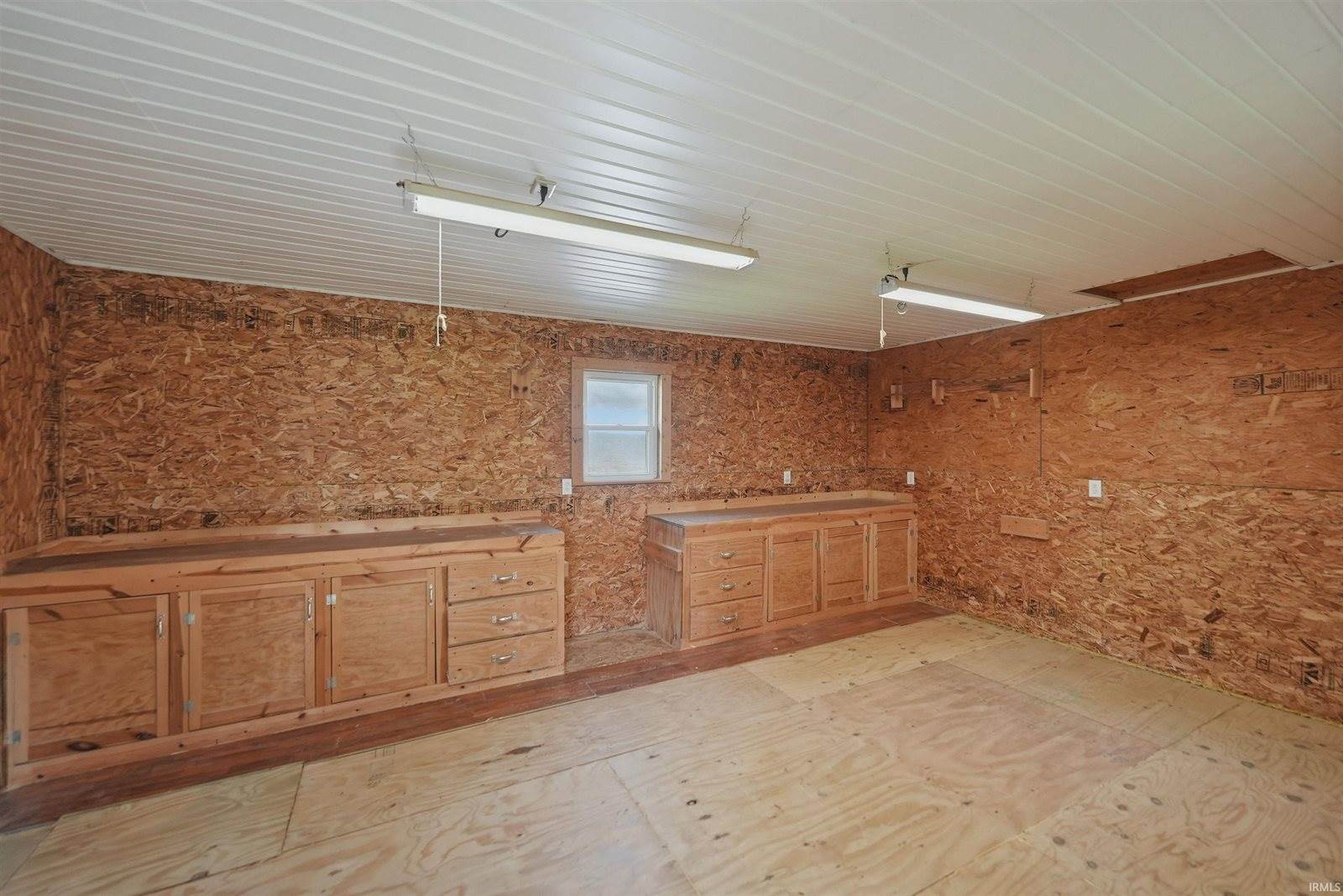 8901 E Jackson Street, Selma, IN 47383