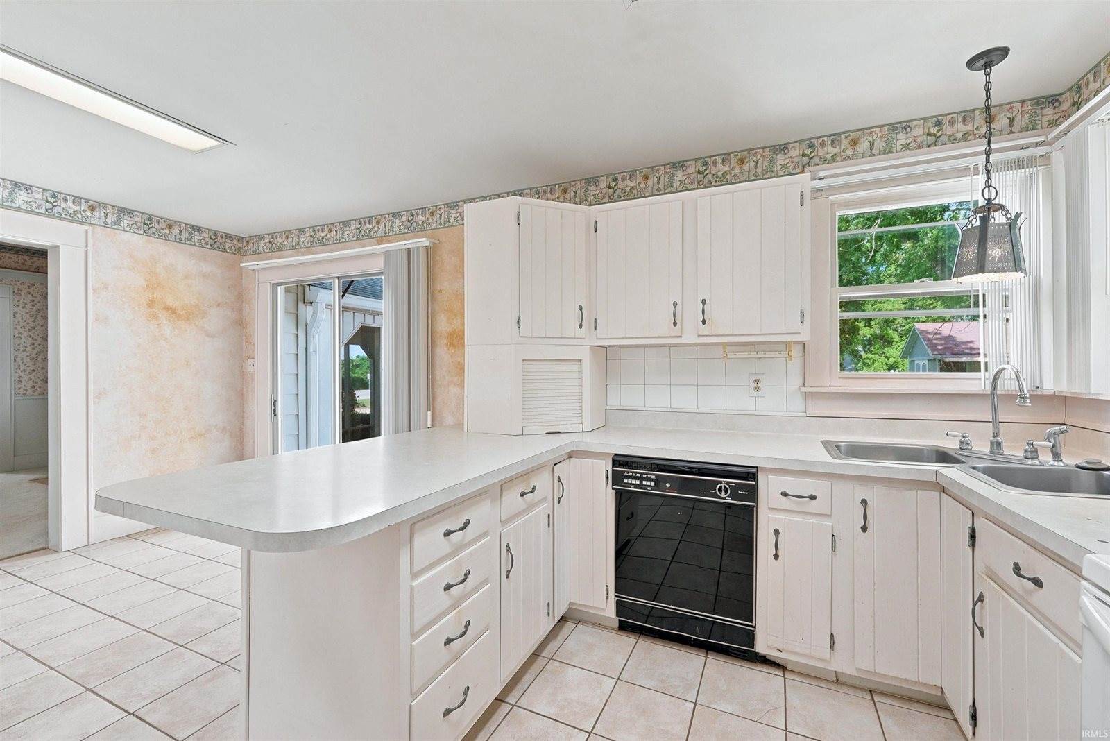 8901 E Jackson Street, Selma, IN 47383