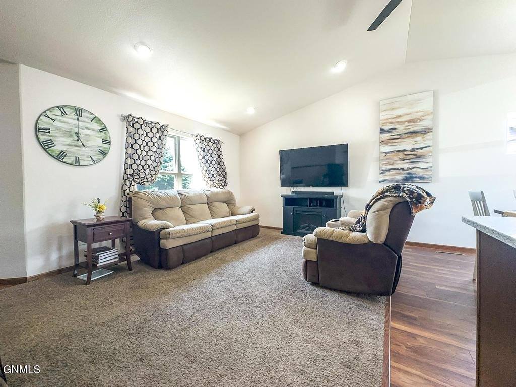 2849 Mcnally Street, Lincoln, ND 58504
