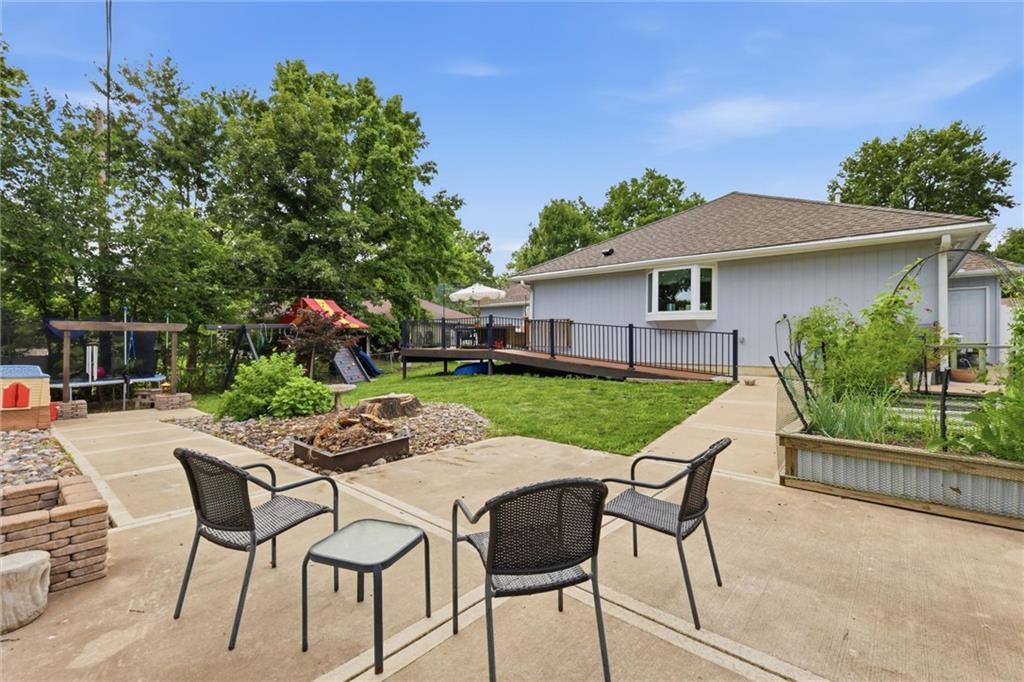 1203 Charles Street, Harrisonville, MO 64701