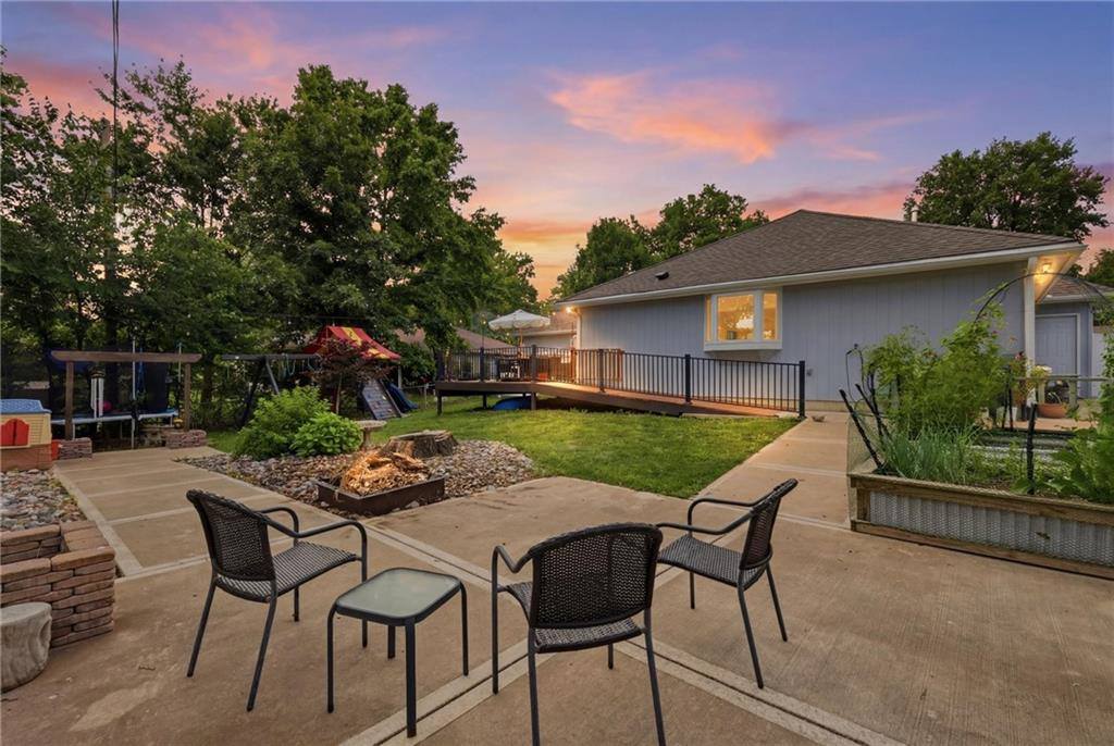 1203 Charles Street, Harrisonville, MO 64701