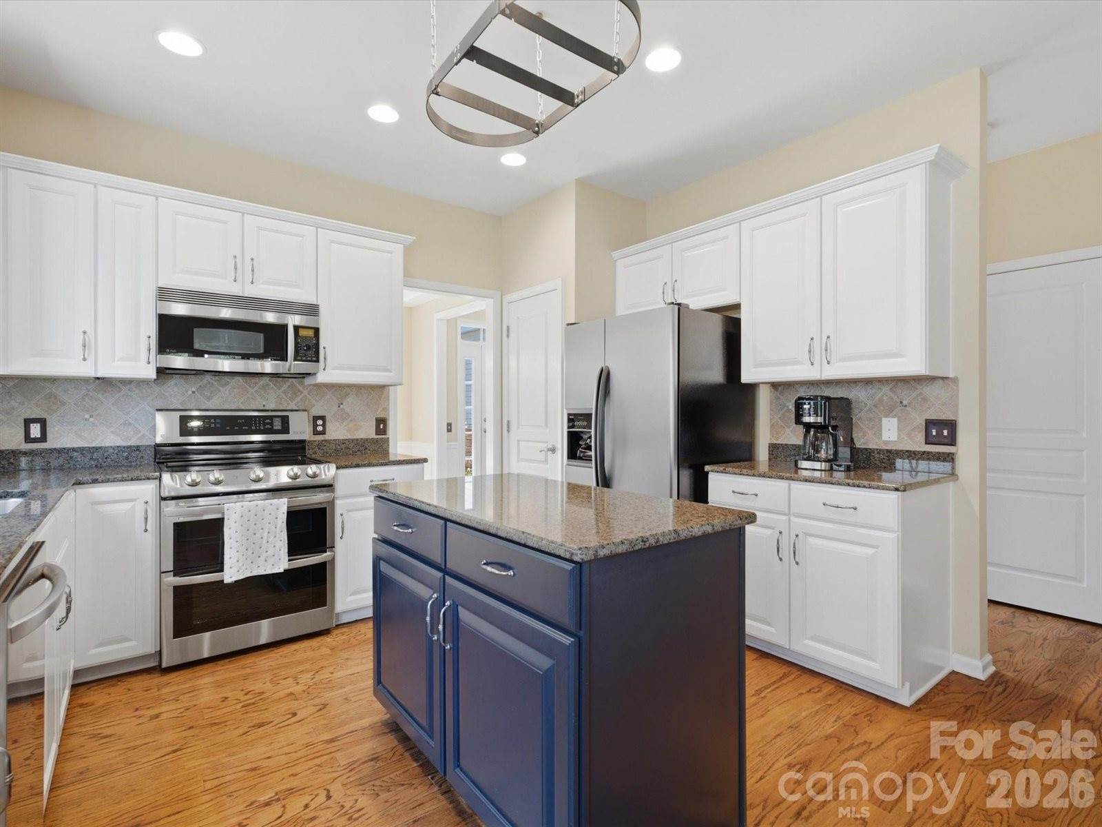 6747 Fieldstone Manor Drive, Matthews, NC 28105