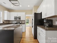 6747 Fieldstone Manor Drive, Matthews, NC 28105