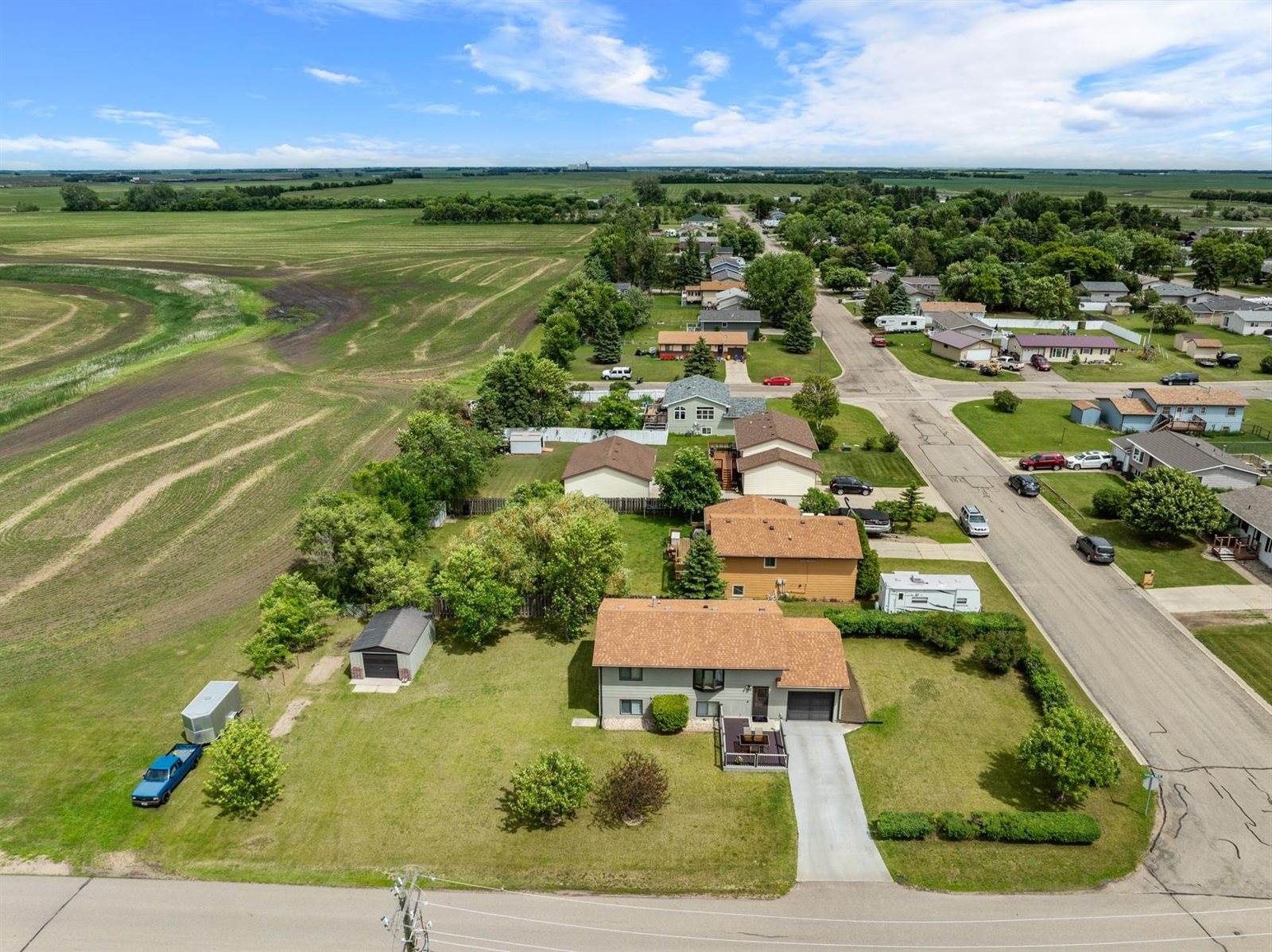 403 Pleasant Ave N, Surrey, ND 58785