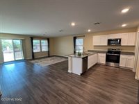1698 Tenen Pass Drive, Benson, AZ 85602