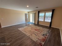1698 Tenen Pass Drive, Benson, AZ 85602
