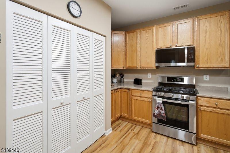 4 Steele Pl, Hillsborough Township, NJ 08844