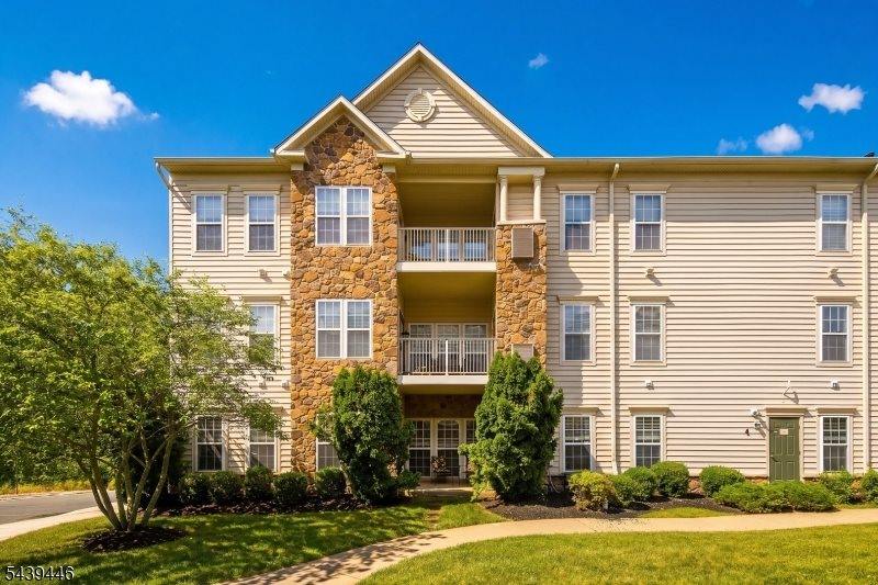 4 Steele Pl, Hillsborough Township, NJ 08844