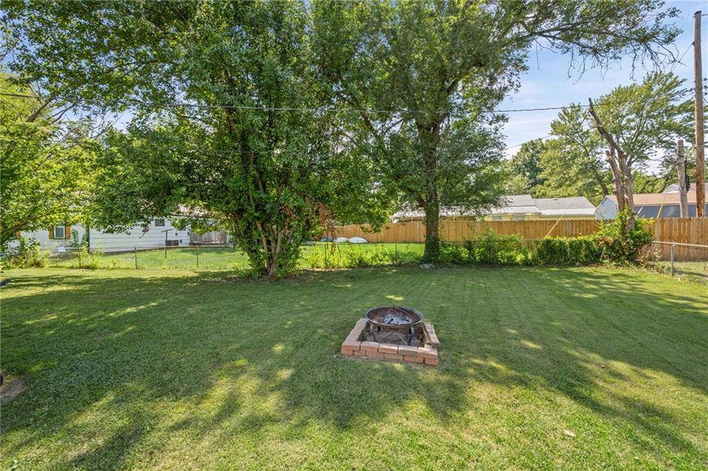 11320 Lewis Avenue, Kansas City, MO 64134
