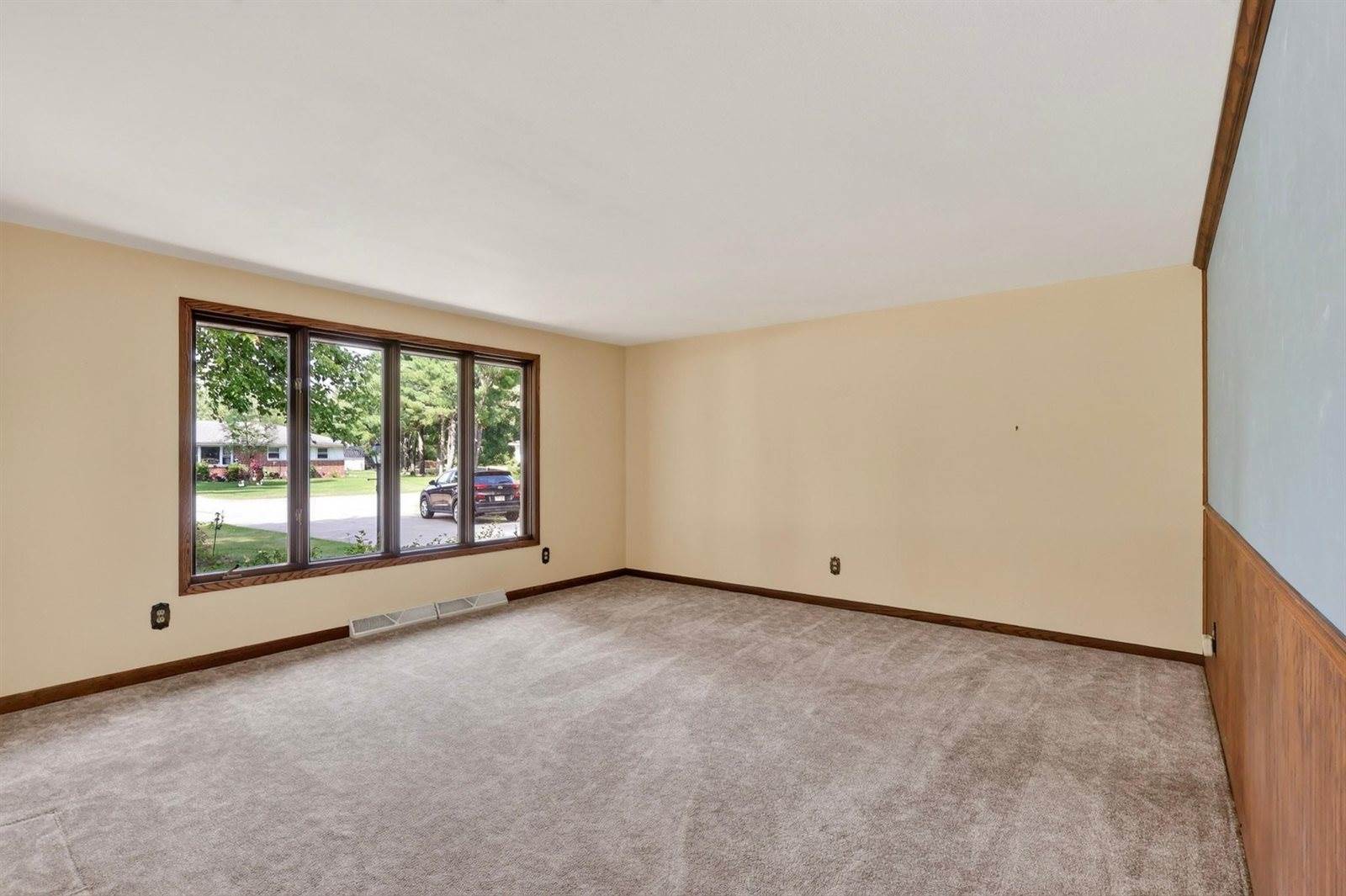 1060 Lakewood Lane, Wisconsin Rapids, WI 54494