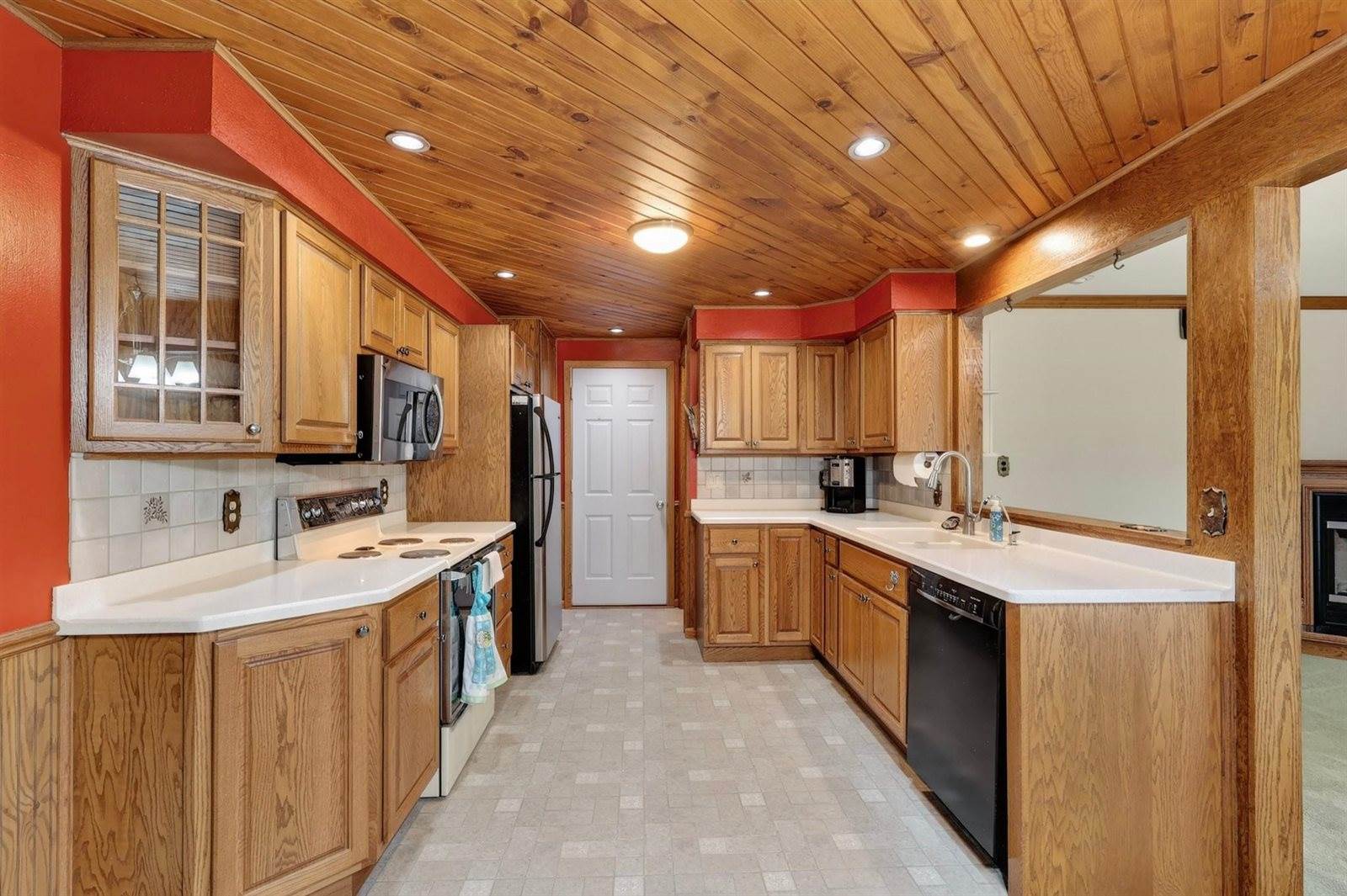 1060 Lakewood Lane, Wisconsin Rapids, WI 54494