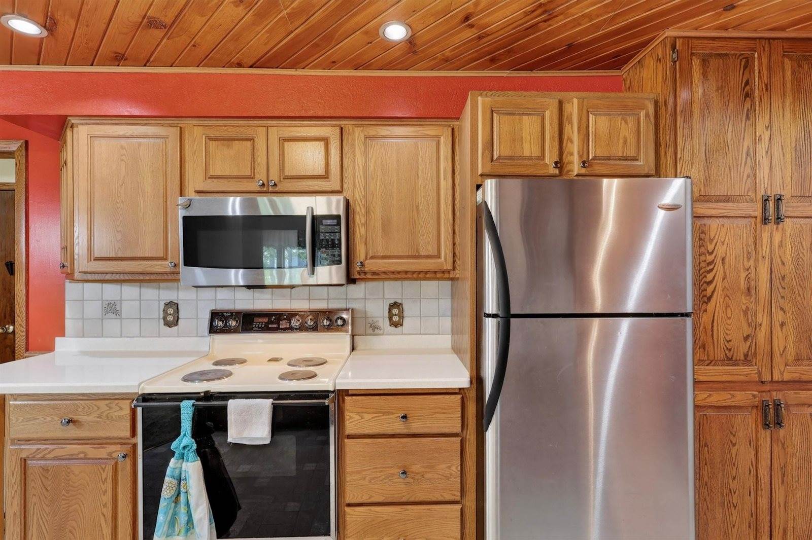 1060 Lakewood Lane, Wisconsin Rapids, WI 54494