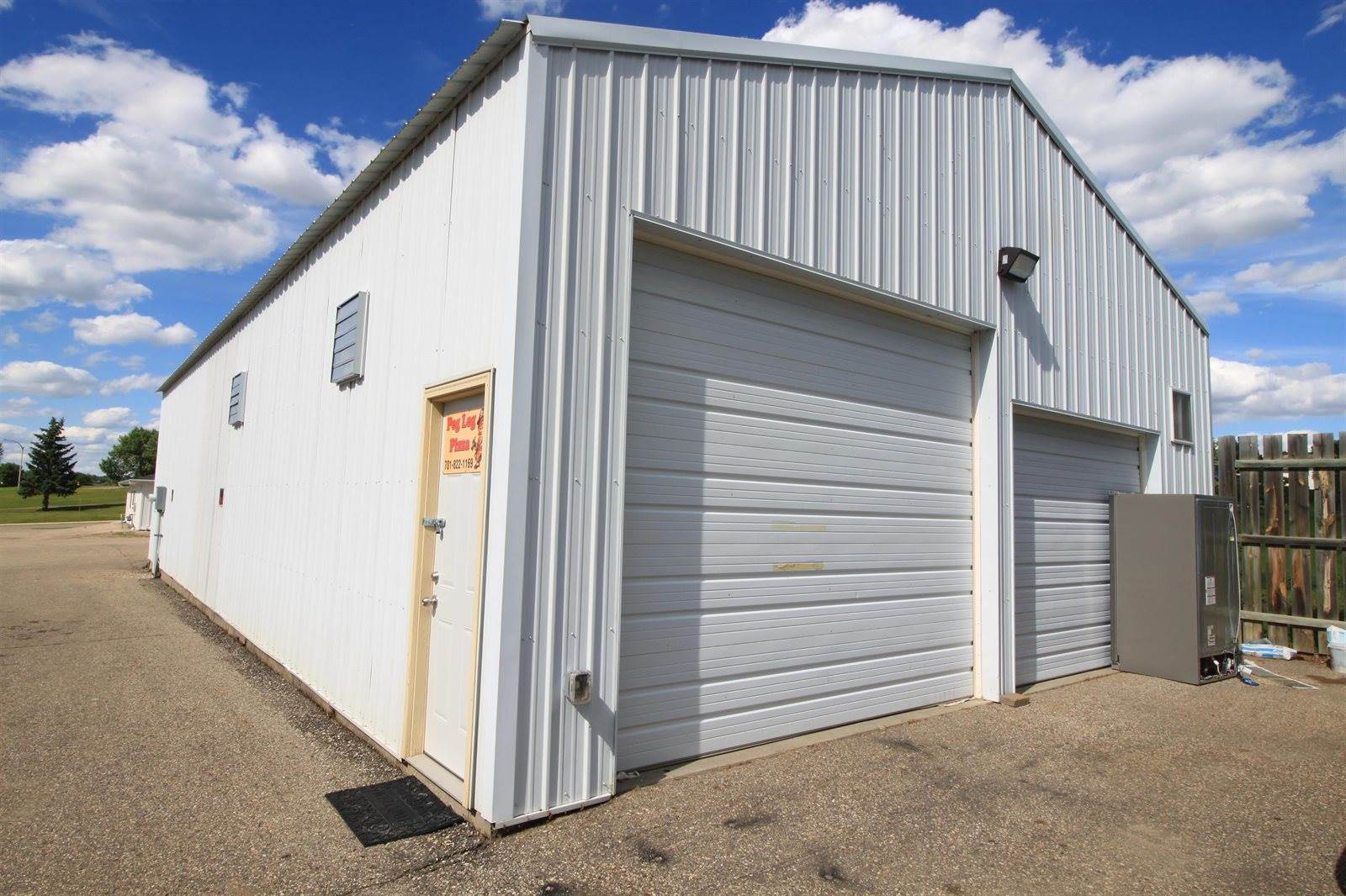 1400 11 1/2 Ave SW, Minot, ND 58701