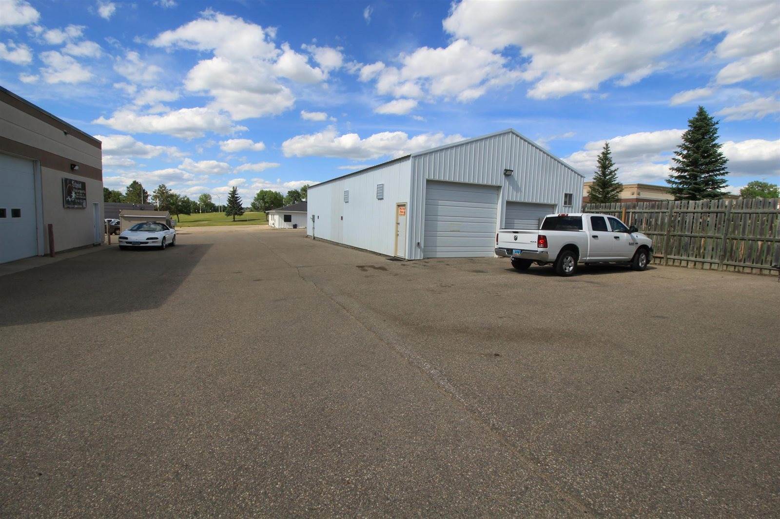 1400 11 1/2 Ave SW, Minot, ND 58701