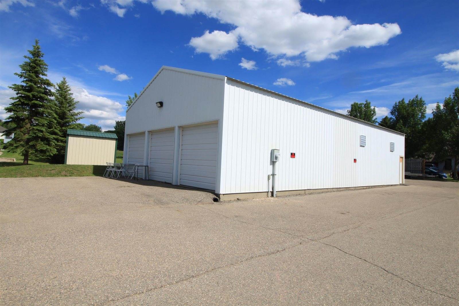 1400 11 1/2 Ave SW, Minot, ND 58701