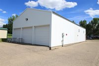 1400 11 1/2 Ave SW, Minot, ND 58701