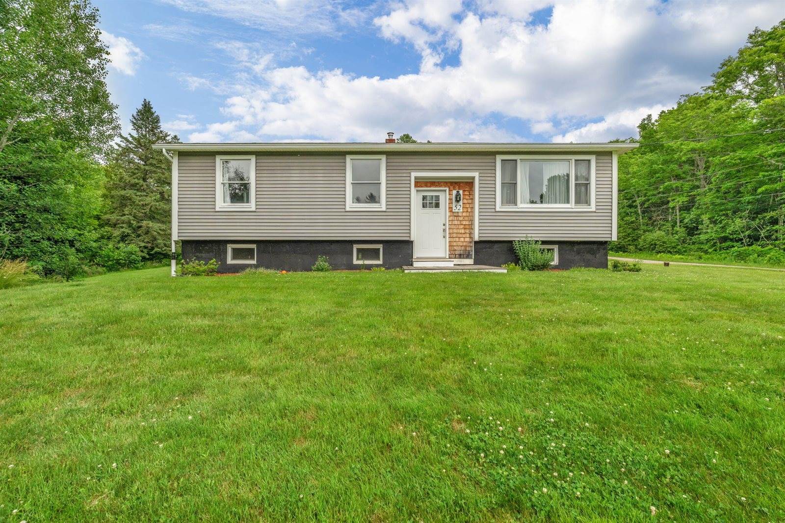 52 Lee Street, Bucksport, ME 04416