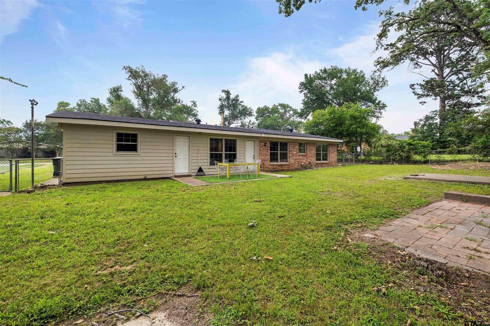 2913 Rollingwood Dr, Tyler, TX 75701