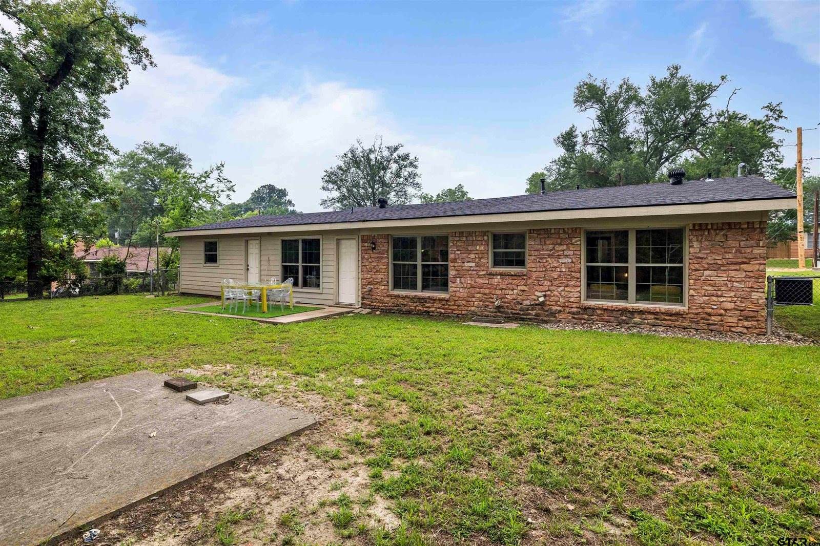 2913 Rollingwood Dr, Tyler, TX 75701