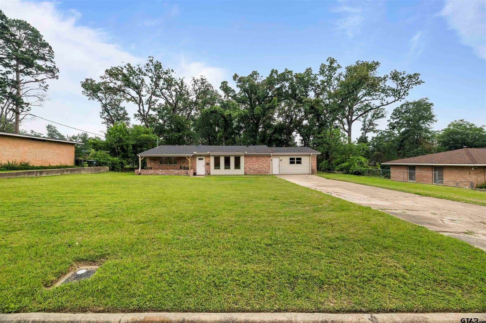 2913 Rollingwood Dr, Tyler, TX 75701