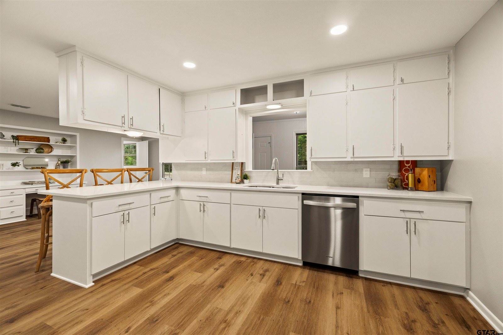 2913 Rollingwood Dr, Tyler, TX 75701