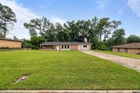 2913 Rollingwood Dr, Tyler, TX 75701