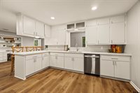 2913 Rollingwood Dr, Tyler, TX 75701