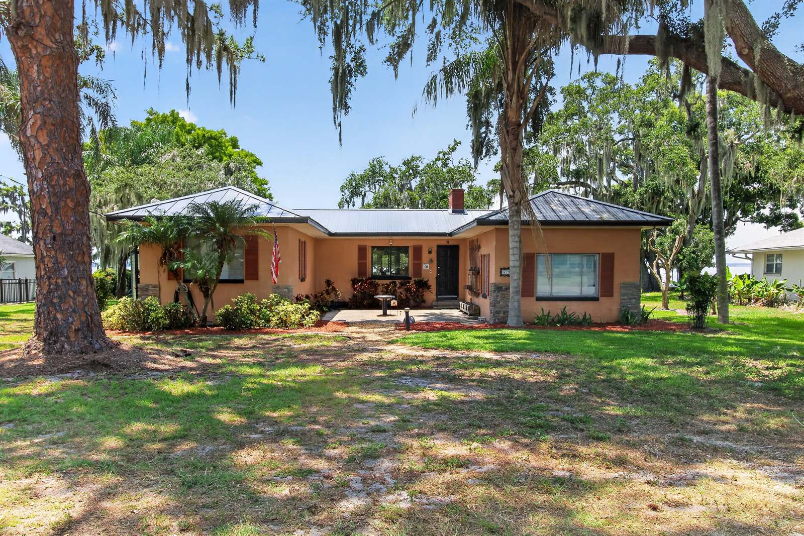 32805 Lake Eustis Drive, Tavares, FL 32778