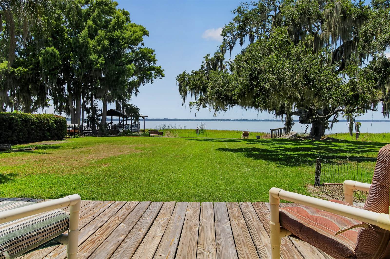 32805 Lake Eustis Drive, Tavares, FL 32778
