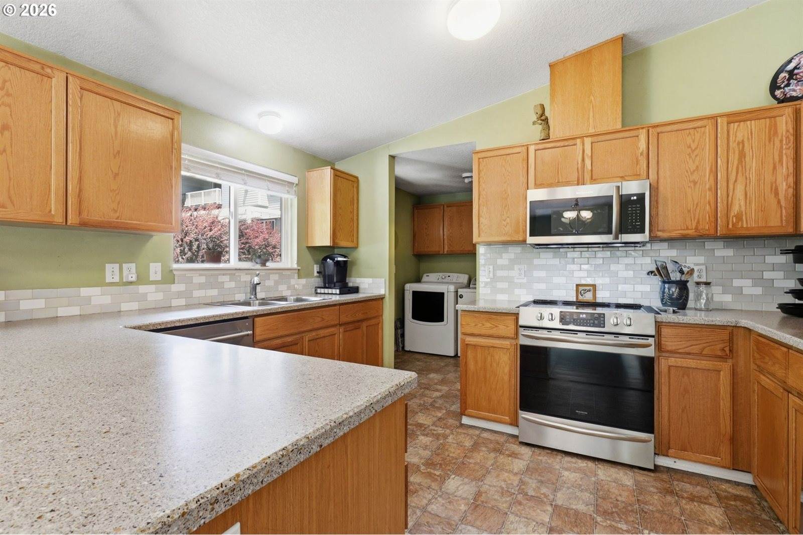 5880 Bird Song Way, Gladstone, OR 97027