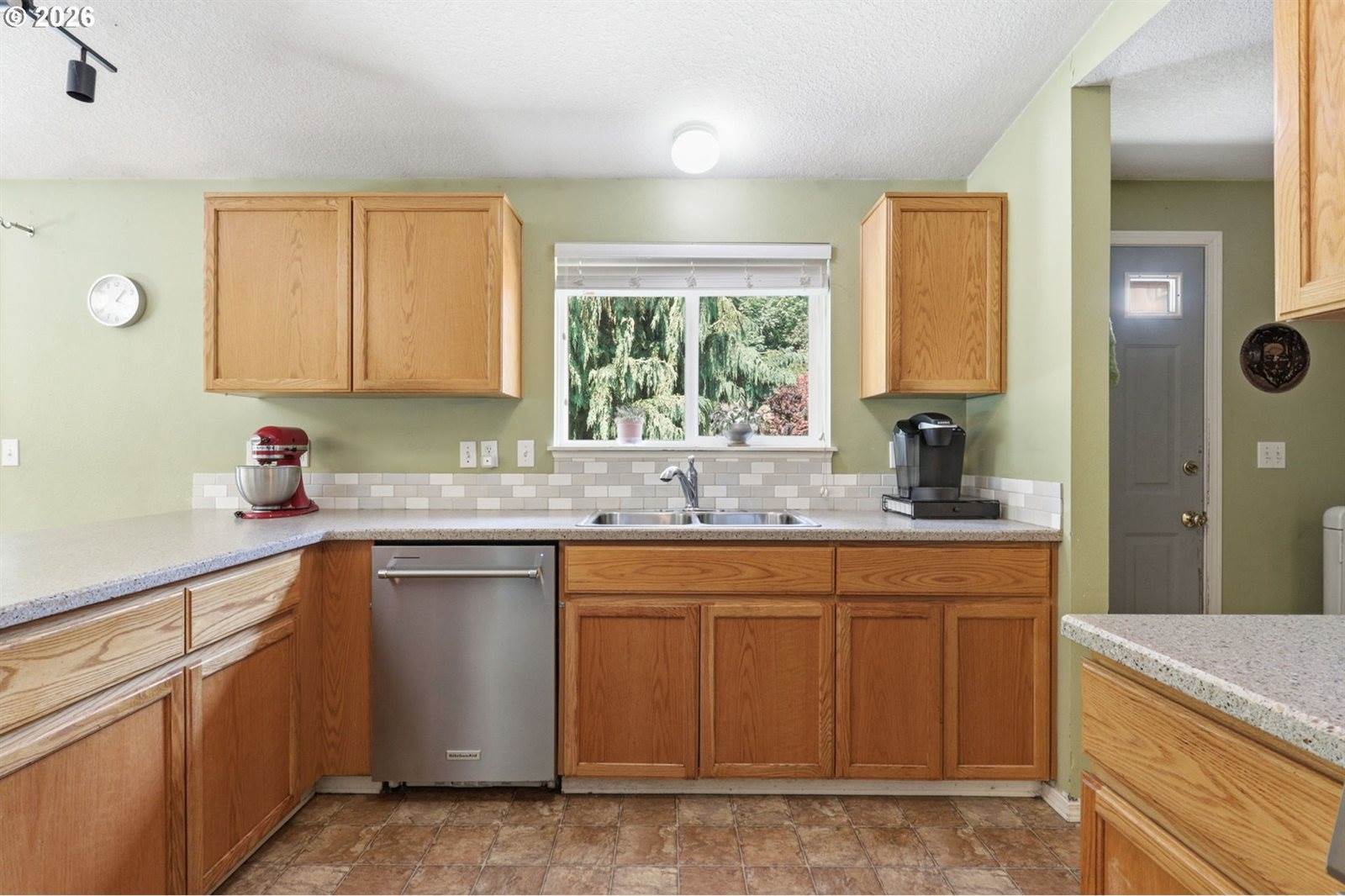 5880 Bird Song Way, Gladstone, OR 97027