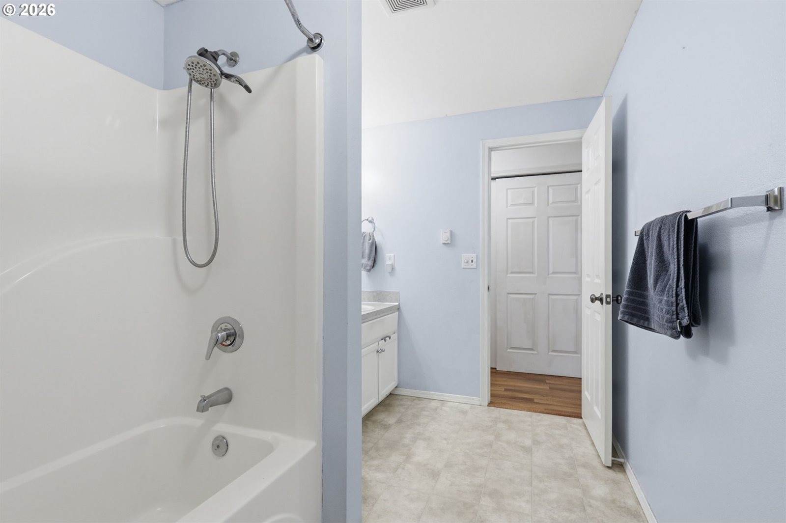 5880 Bird Song Way, Gladstone, OR 97027