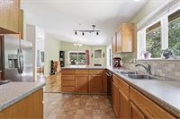 5880 Bird Song Way, Gladstone, OR 97027