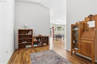 5880 Bird Song Way, Gladstone, OR 97027