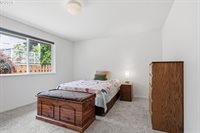5880 Bird Song Way, Gladstone, OR 97027
