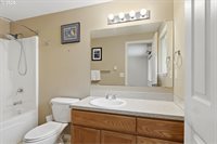 5880 Bird Song Way, Gladstone, OR 97027