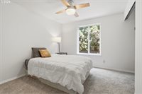 5880 Bird Song Way, Gladstone, OR 97027