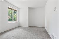 5880 Bird Song Way, Gladstone, OR 97027