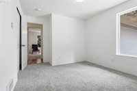 5880 Bird Song Way, Gladstone, OR 97027