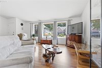 5880 Bird Song Way, Gladstone, OR 97027