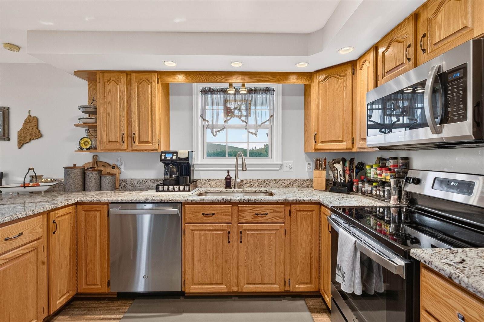 14 Autumn Lane, Lincoln, ME 04457
