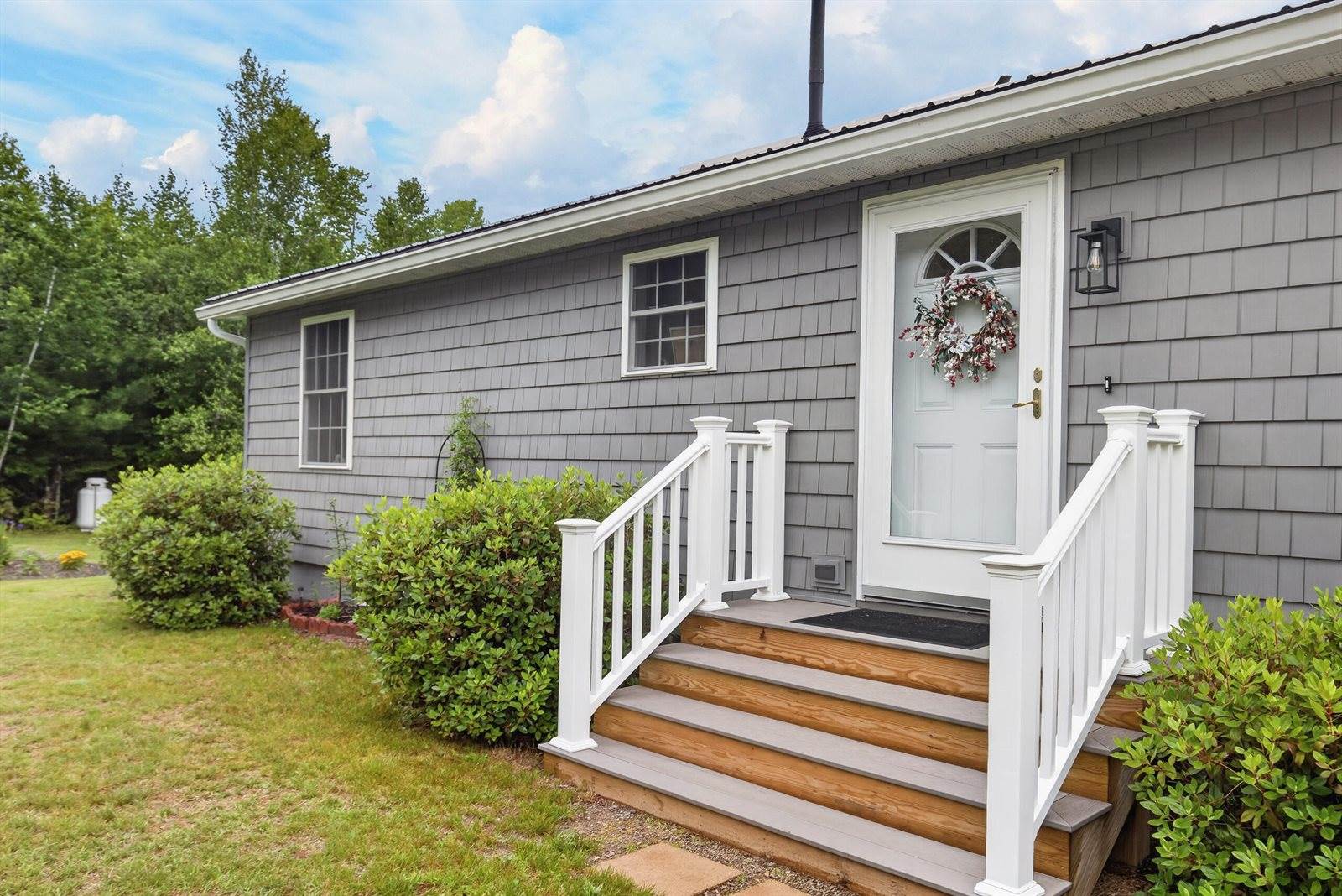 14 Autumn Lane, Lincoln, ME 04457